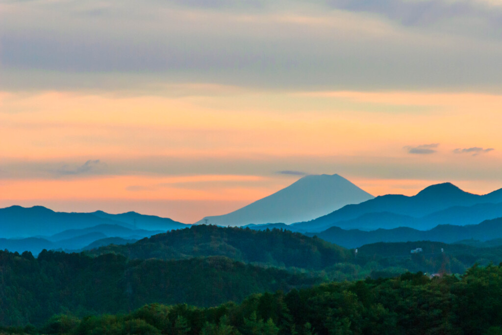 2021 梅雨明け発表日：富士山の夕景