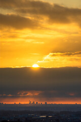 晩夏の加治丘陵：関東平野の昇陽と
