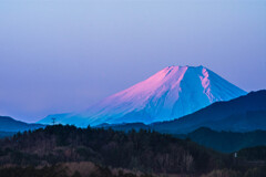 秩父山地東麓から紅富士を望む