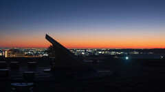 明方のまどろみを刻む 薄明の光