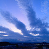 薄暮 雲指の先に残照を望む
