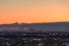 市民薄明にさいたま新都心を望む