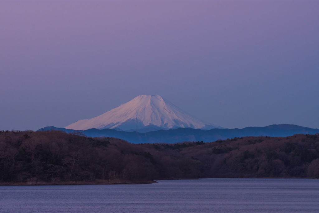 背景にビーナスベルトと地球影を添えて