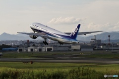 7/7 - 777 TAKE-OFF