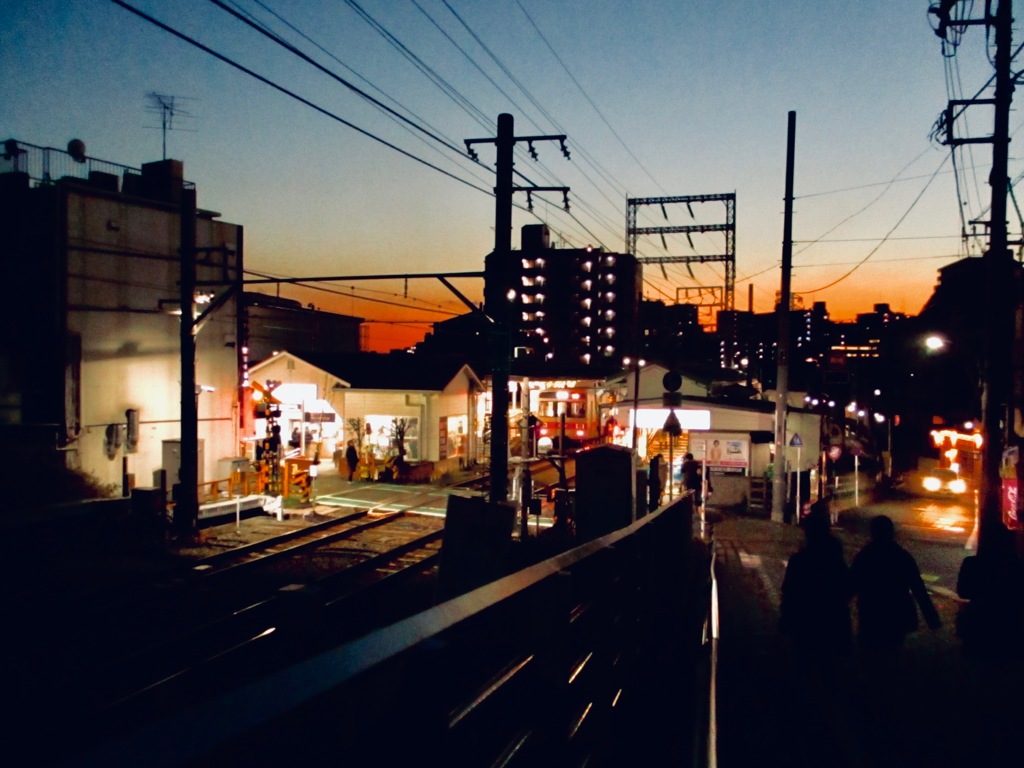 夕闇の駅は夜の底に（石川台）
