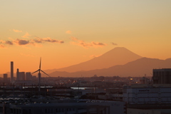 富士山と風車のある風景