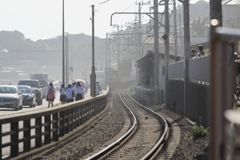 鉄道と学生がいる風景