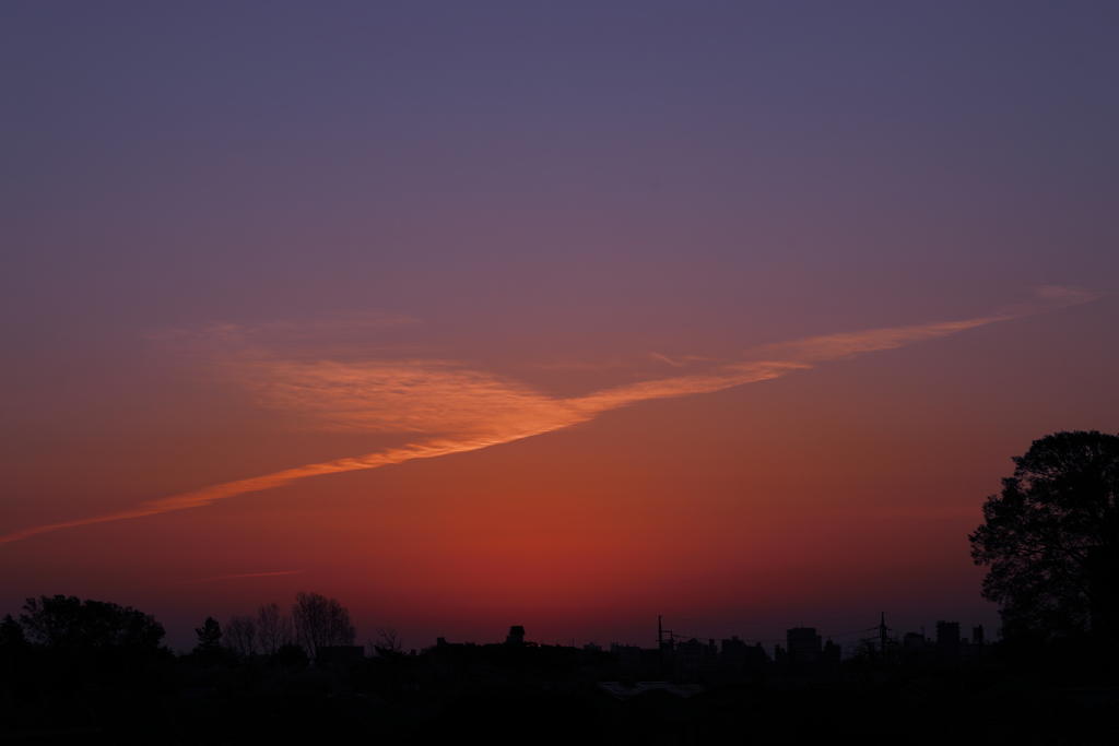 夜明けの空に