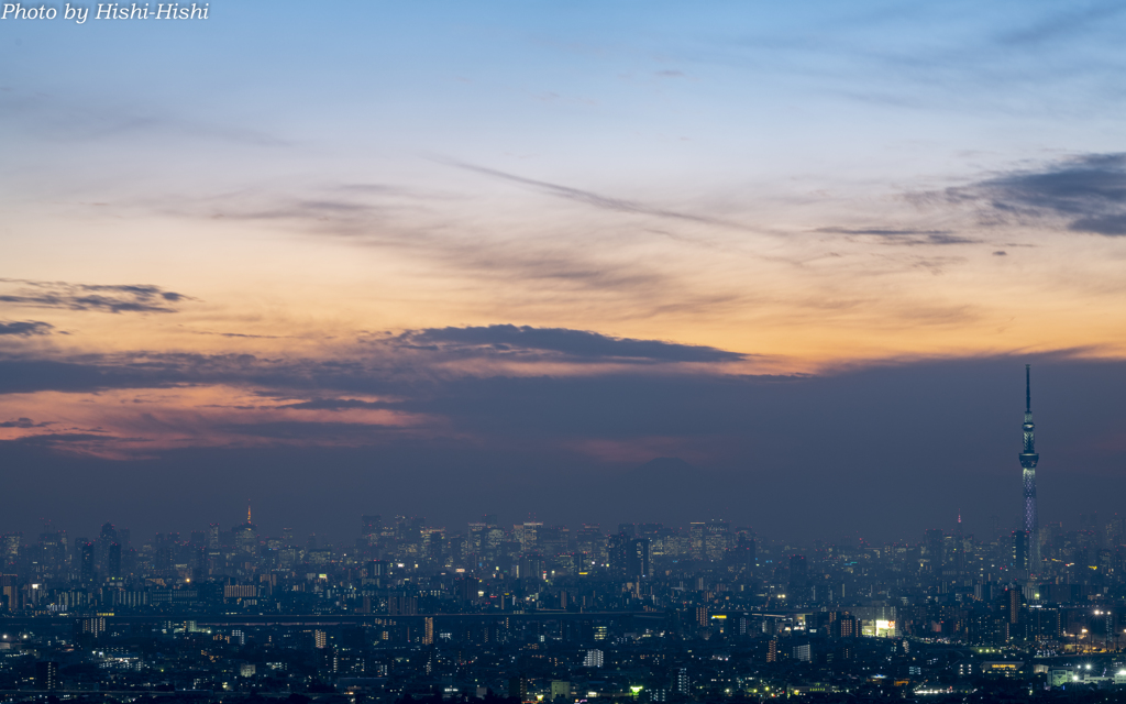 Sunset in Tokyo by Milvus