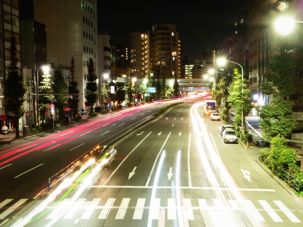 夜の三の橋の交差点