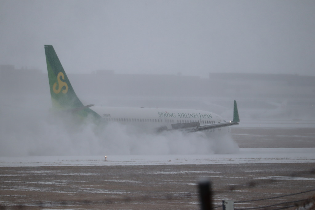 春秋航空日本 逆噴射の雪煙