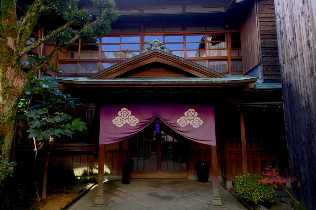 何の店