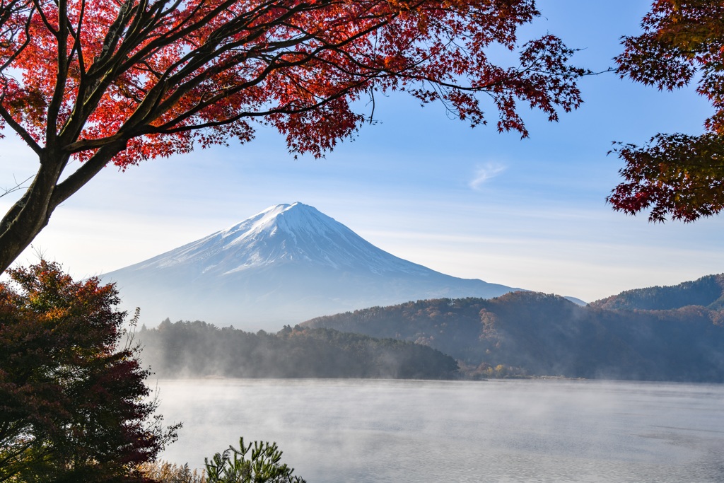 輝く朝の富士