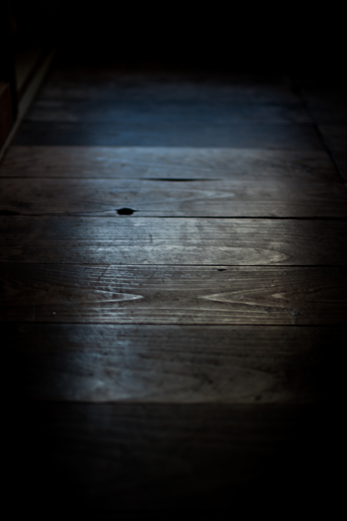 不安な表情の人