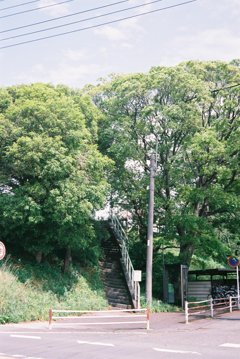 無人駅に続く階段