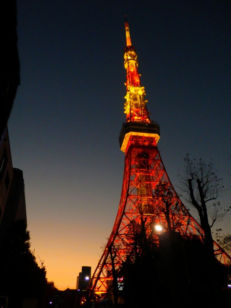 朝焼けの東京タワー