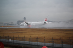 雨の伊丹空港