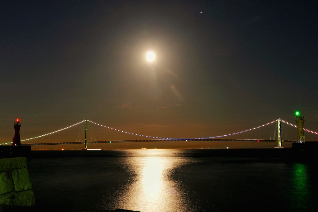 ストロベリームーンと明石海峡大橋