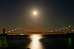 ストロベリームーンと明石海峡大橋