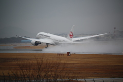 雨の伊丹空港