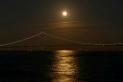 ストロベリームーンと明石海峡大橋