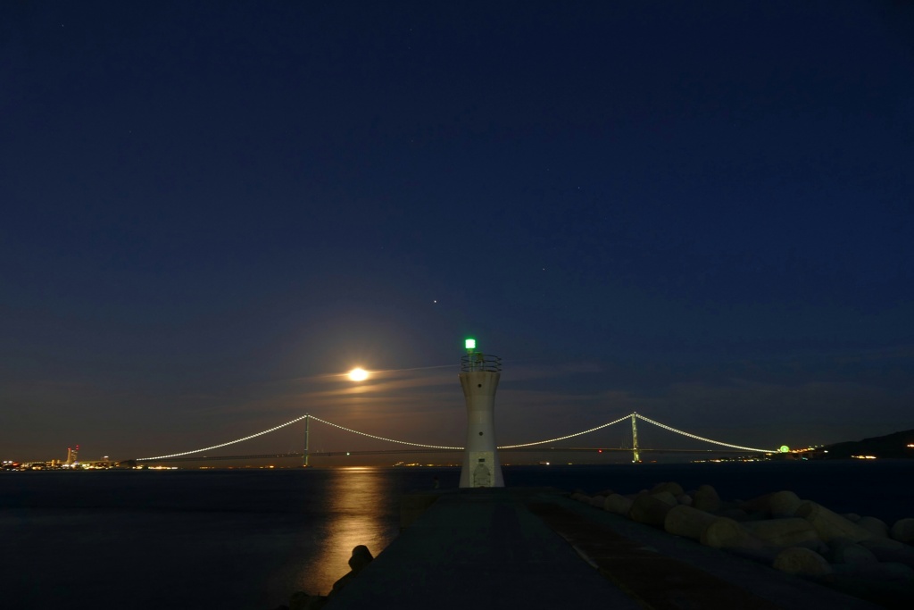 ストロベリームーンと明石海峡大橋