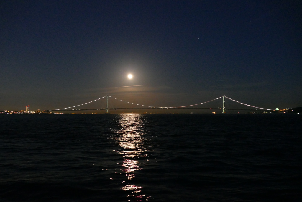 ストロベリームーンと明石海峡大橋