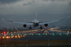 雨の伊丹空港