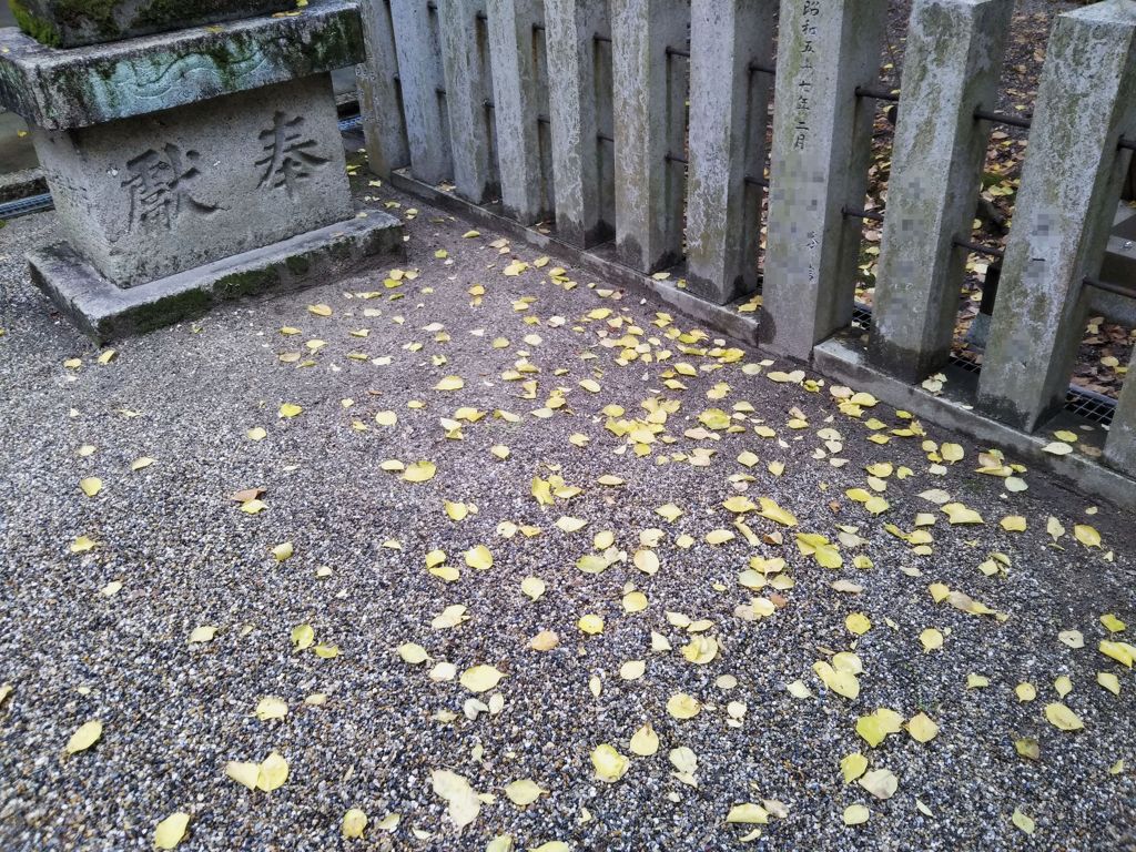 神社で・・