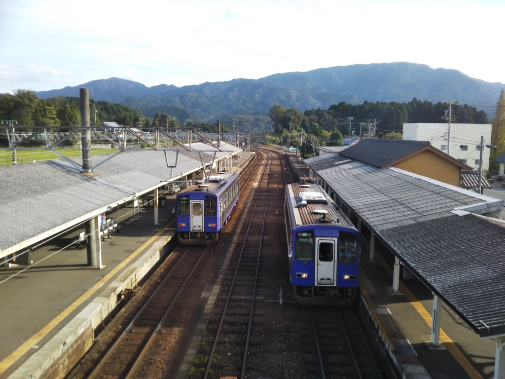 駅にて