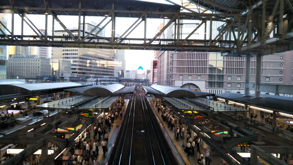 駅にて
