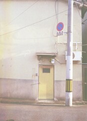 黄色い扉