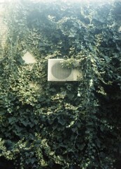 囚われの室外機