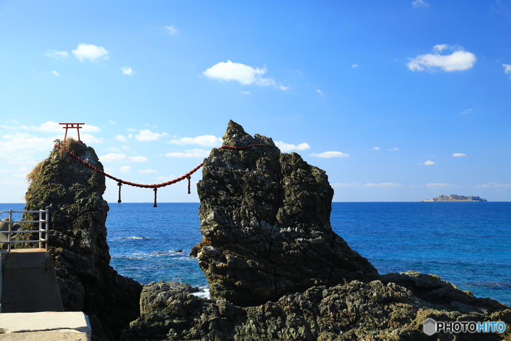 夫婦岩と軍艦島