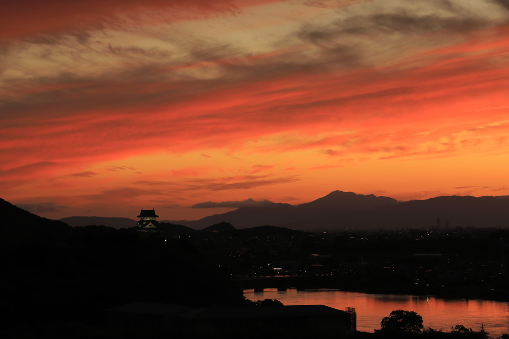 犬山成田山の夕日