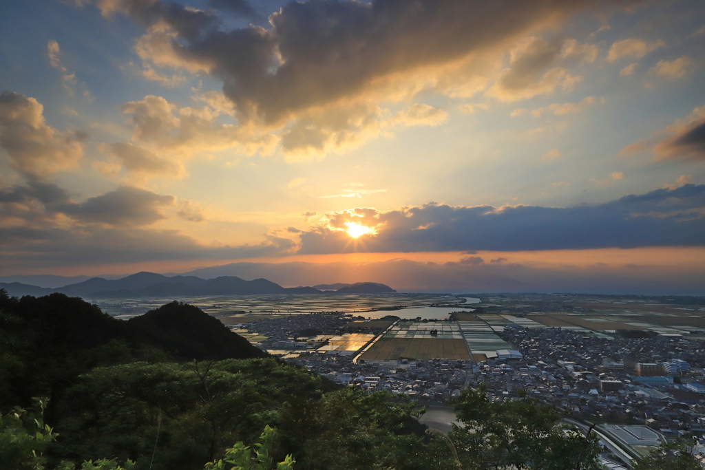 北向十一面観音の夕日