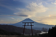 河口浅間神社　遥拝所　天空の鳥居～幻日