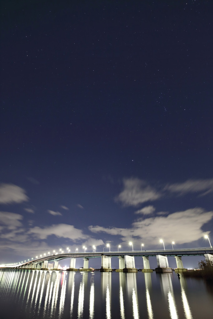 琵琶湖大橋と星