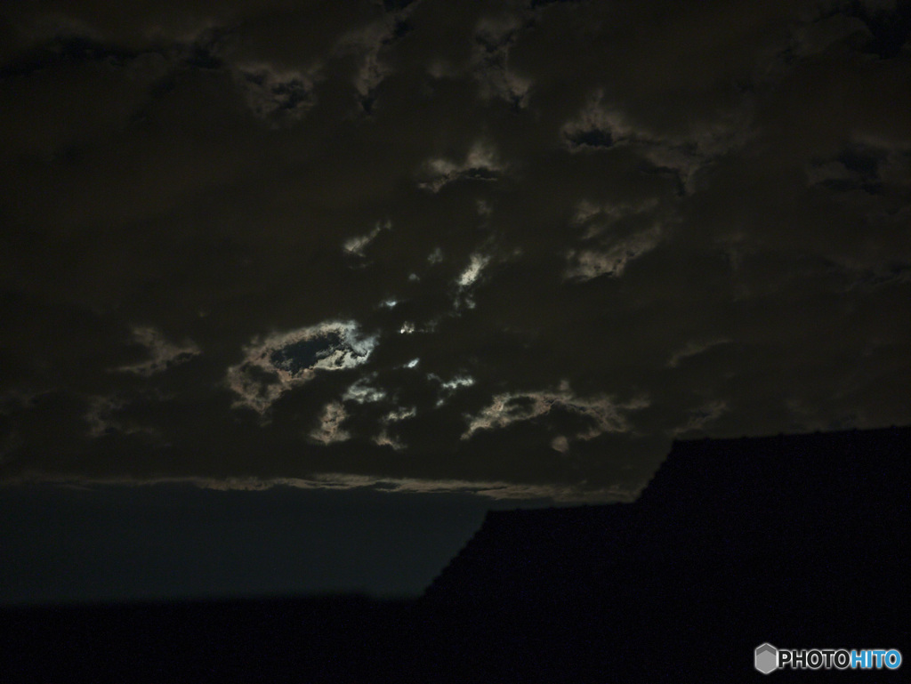 月と雲