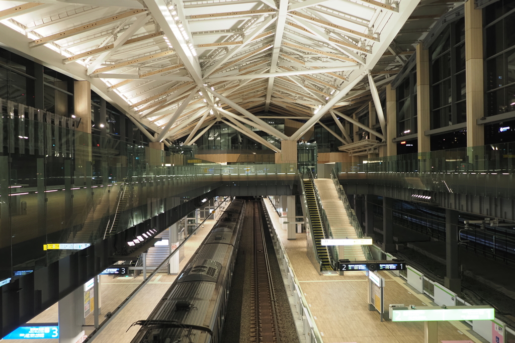 元旦夜の高輪ゲートウェイ駅