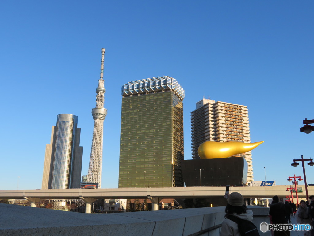 スカイツリーとアサヒビールの泡