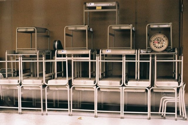 小学校の机かな