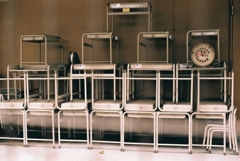 小学校の机かな