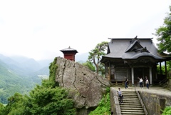 閑さや岩にしみ入る蝉の声