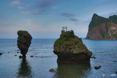 倒れない岩