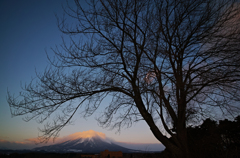 三角山の夜明け