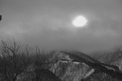 雲間から