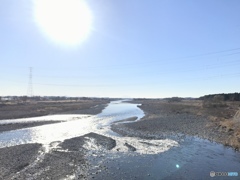 朝、川