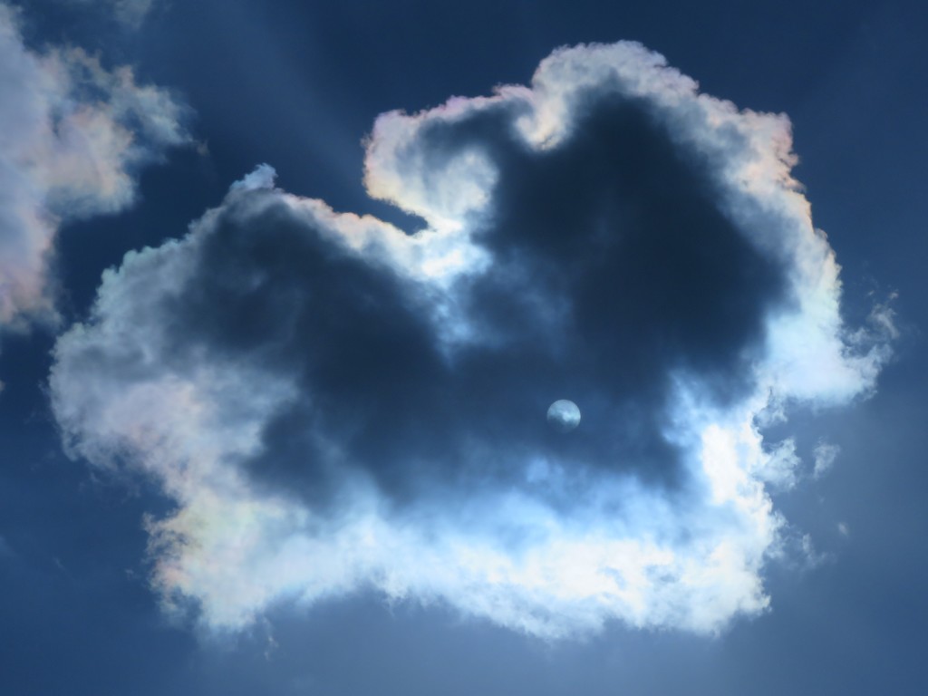 雲の後ろの太陽