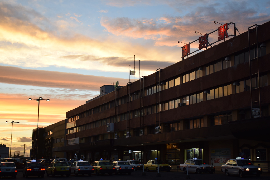 夕暮れの釧路駅